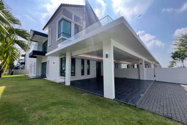 Freehold Gated Guarded Double Storey Semi D nr Ujong Pasir Melaka Town