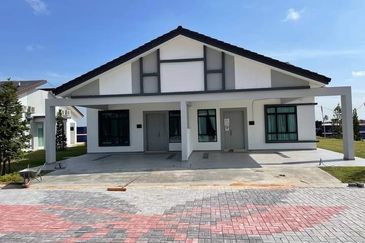 Freehold Gated Guarded Single Storey House nr Jasin Bemban Ayer Keroh Melaka