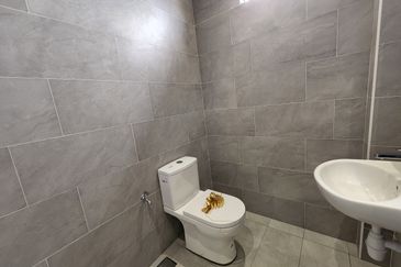 Gated Bumi Lot Double Storey House nr Krubong SPA Highway Cheng Melaka Town