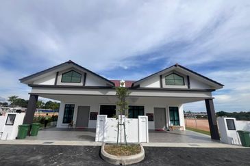 Single Single Storey Semi D Gated Guarded nr Ayer Keroh Melaka