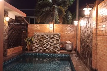 Freehold Bumi Lot Bungalow woth Swimming Pool nr Paya Rumput Perdana Melaka