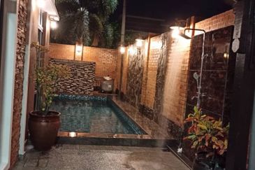 Freehold Bumi Lot Bungalow woth Swimming Pool nr Paya Rumput Perdana Melaka