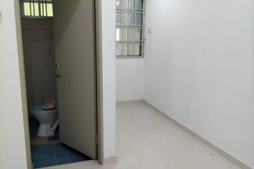 FREEHOLD RENOVATED & EXTEND Double Storey nr Senawang Seremban