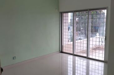 FREEHOLD RENOVATED & EXTEND Double Storey nr Senawang Seremban