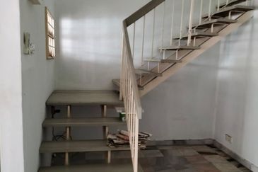 FREEHOLD RENOVATED & EXTEND Double Storey nr Senawang Seremban