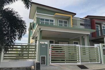 Freehold Move in Condition Double Storey House at Jasin Melaka
