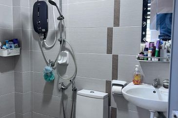 Freehold Move in Condition Double Storey House at Jasin Melaka