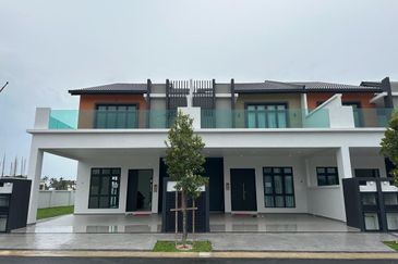 Freehold Gated Guarded Near to Town Double Storey House at Cheng Paya Rumput Lotus Melaka
