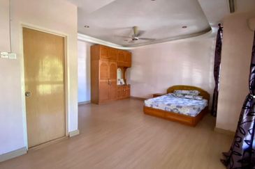 Freehold Fully Extended Double Storey House at Cheng Melaka