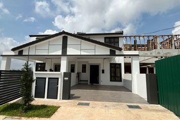 Krubong Area Bumi Lot 5 mins to Lotus Cheng Gated Double Storey nr Krubong Cheng Melaka