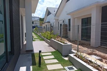 Rumah Semi D Setingkat Bumi Lot Freehold di area Bertam Cheng Melaka