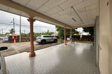 Freehold Double storey Bungalow nr Klebang Kota Laksamana Melaka Town 