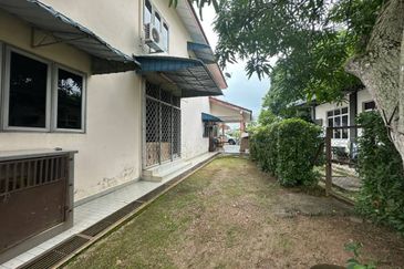 Freehold Double storey Bungalow nr Klebang Kota Laksamana Melaka Town 