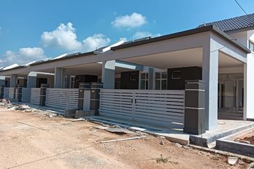 Corner Lot Freehold Single Storey at Serkam Merlimau Melaka