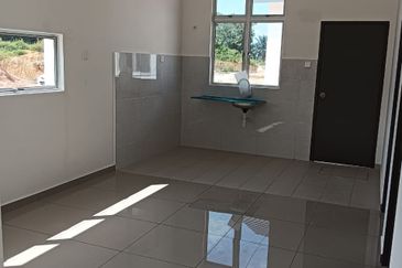 Corner Lot Freehold Single Storey at Serkam Merlimau Melaka