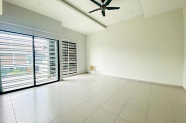 Freehold Gated Guarded 24 x 80 Double Storey House nr Batu Berendam Melaka