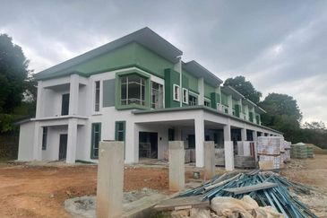 MCL Lot (Bumi Lot) Freehold Rumah Teres Dua Tingkat Krubong Melaka