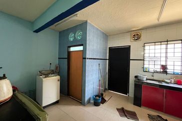 Nr Infineon Double Storey House at Melaka Baru Batu Berendam Melaka 