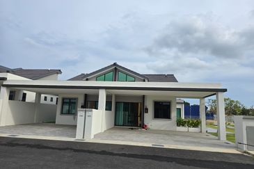 Extra Land 28 x 75 sq.t Single Storey House nr Ayer Keroh MITC Bemban Melaka