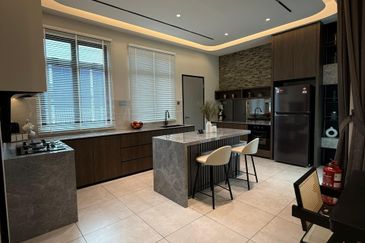 Extra Land 28 x 75 sq.t Single Storey House nr Ayer Keroh MITC Bemban Melaka