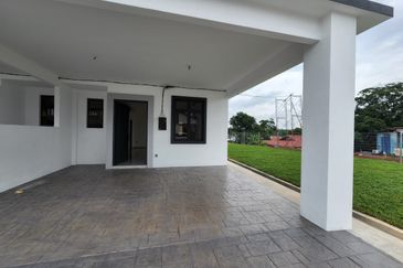Super Strategic Location 4 mins to Lotus Cheng Double Storey House nr Cheng Krubong Paya Rumput Melaka