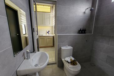 Super Strategic Location 4 mins to Lotus Cheng Double Storey House nr Cheng Krubong Paya Rumput Melaka