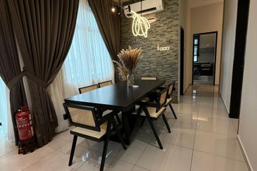 28 x 75 Single Storey Extra Land Gated Guarded- Ayer Keroh Mitc Melaka