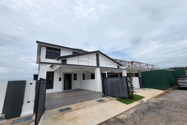 3 mins to Lotus Cheng Gated Double Storey House nr Krubong Cheng Melaka