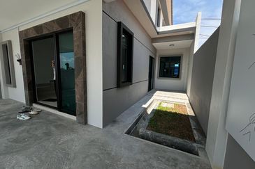 28 x 75 sq.ft Double Storey House Gated Guarded nr Ayer Keroh Bemban Melaka