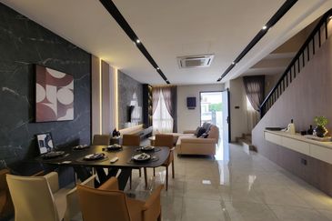 4 mins to Lotus Cheng Gated Double Storey House nr Krubong AMJ SPA Stadium Hang Jebat Melaka