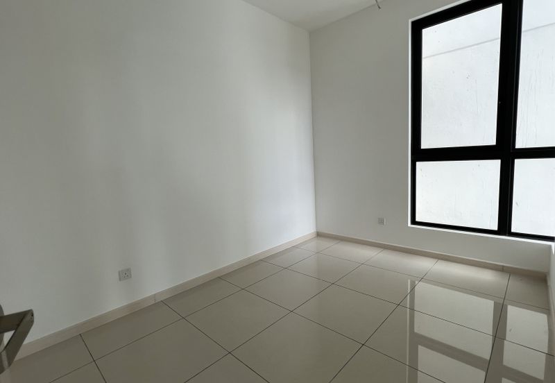 The M @ Medini Macrolink