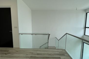 The M @ Medini Macrolink