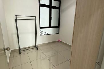 D'Summit Residences @ Kempas Utama