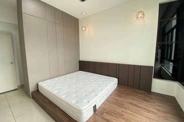 D'Summit Residences @ Kempas Utama