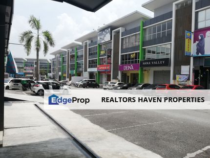 3 Storey Shoplot Bandar Puteri Bangi, Selangor, Kajang