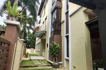 Racing Circle View Double Storey Bungalow For Sale 