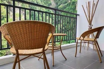 THE COVE HILLSIDE RESIDENCE