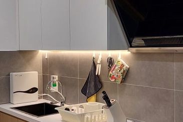 THE COVE HILLSIDE RESIDENCE