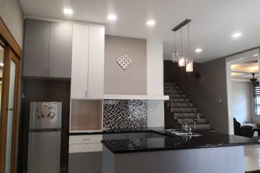 Freehold Double Storey Semi D House at Tasek For Sale 