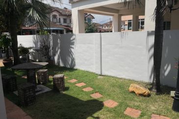 Freehold Double Storey Semi D House at Tasek For Sale 