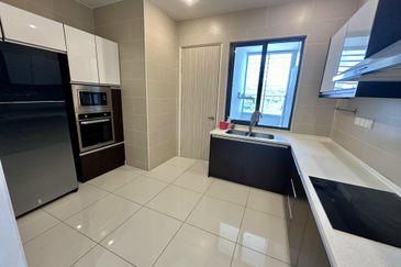 KONDOMINIUM D'TUJUH (SEVEN @ THOMPSON)