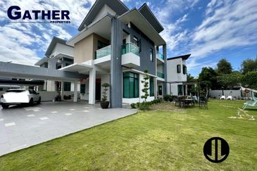 3 Storey Bungalow For Sale 