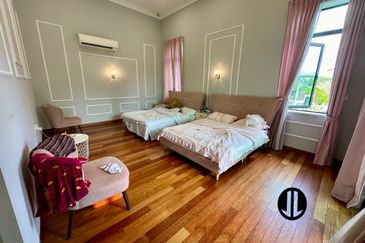 3 Storey Bungalow For Sale 