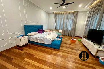 3 Storey Bungalow For Sale 