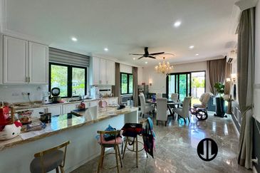 3 Storey Bungalow For Sale 