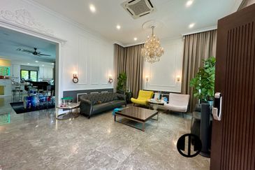 3 Storey Bungalow For Sale 