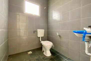 Botani End Lot Shop For Rent 