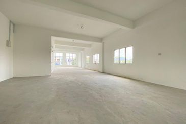 Botani End Lot Shop For Rent 