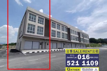 Botani End Lot Shop For Rent 