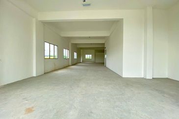 Botani End Lot Shop For Rent 